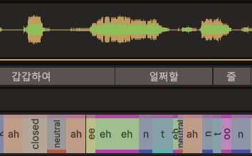 Cues carrying coloured stripes along their bottom edges